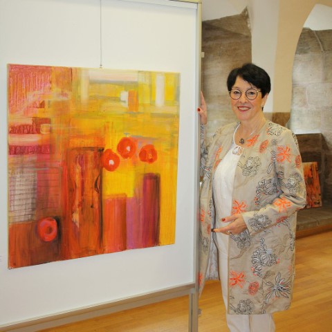 Marietta Lutsch in Dinkelsbühl 2022 mit Bild Vor Dem Fenster